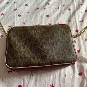 Micheal kors crossbody purse